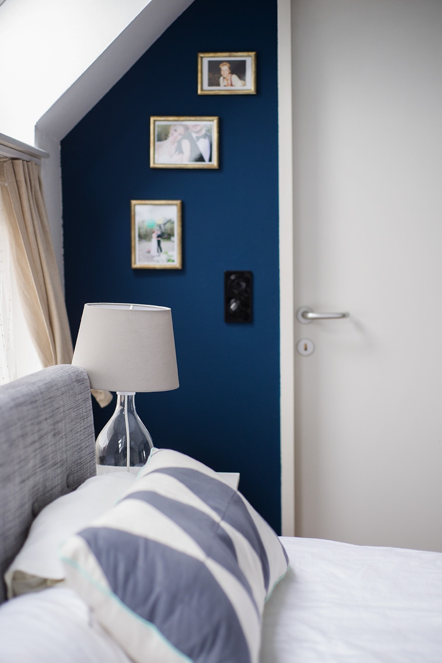 Schlafzimmer wandfarbe blau: neue wandfarbe und nachttischlosung ...