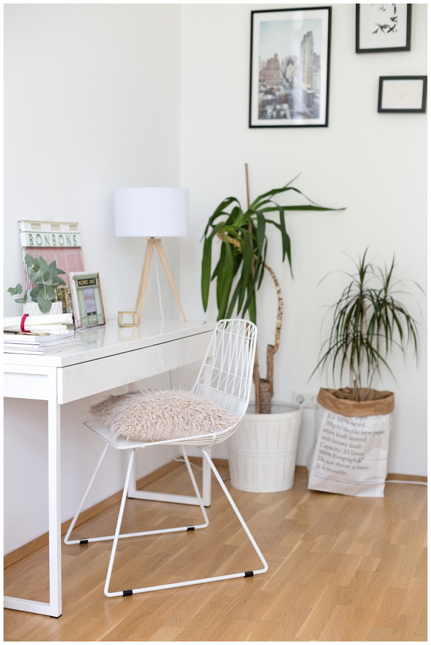 skandinavischer Arbeitsbereich, stylisher Drahtsessel skandinavischer Arbeitsbereich , stylisher Drahtsessel