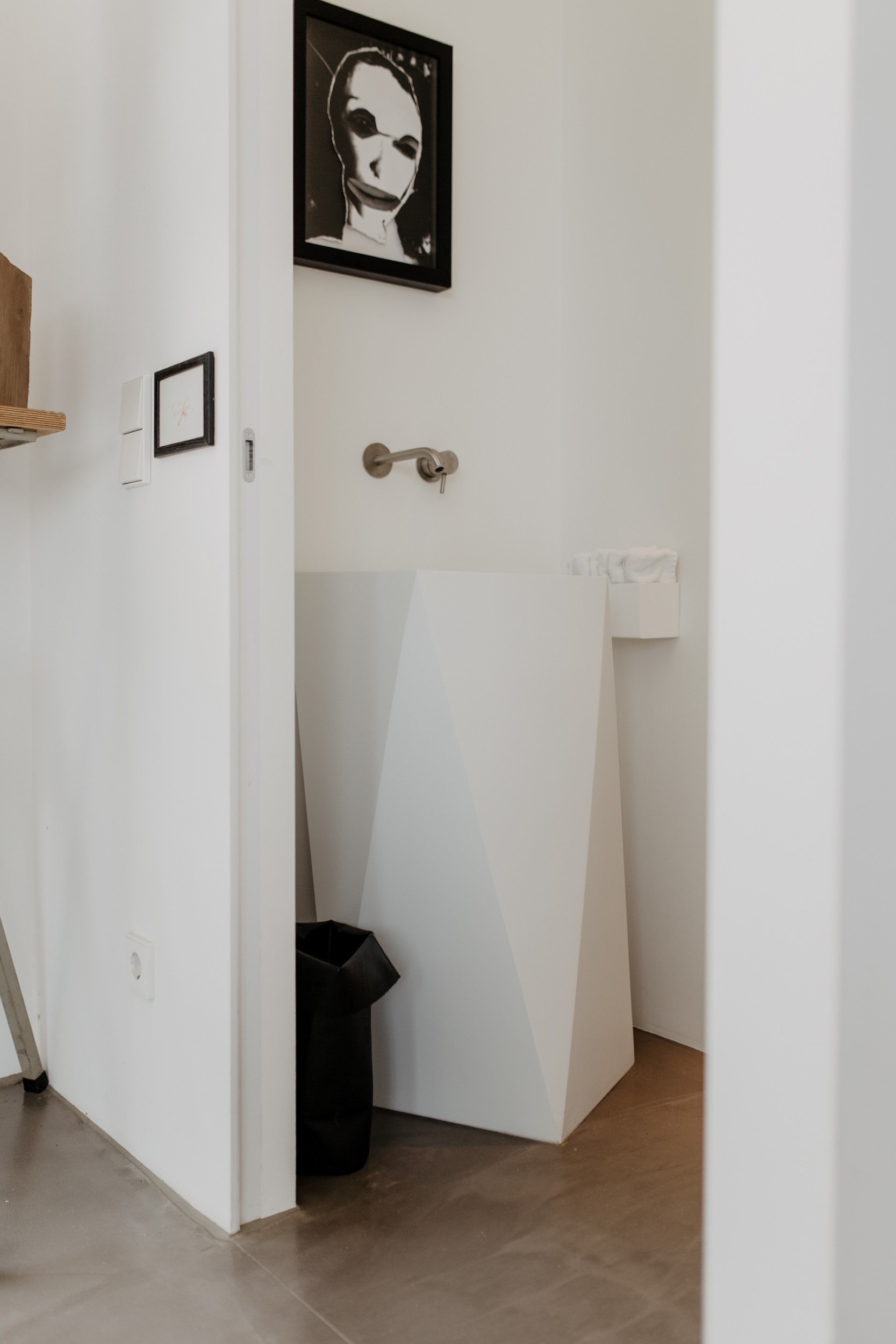 Gästebad Waschtisch Asymmetrisch , Wiener Wohnsinnige Homestory - zu Besuch bei Katerina