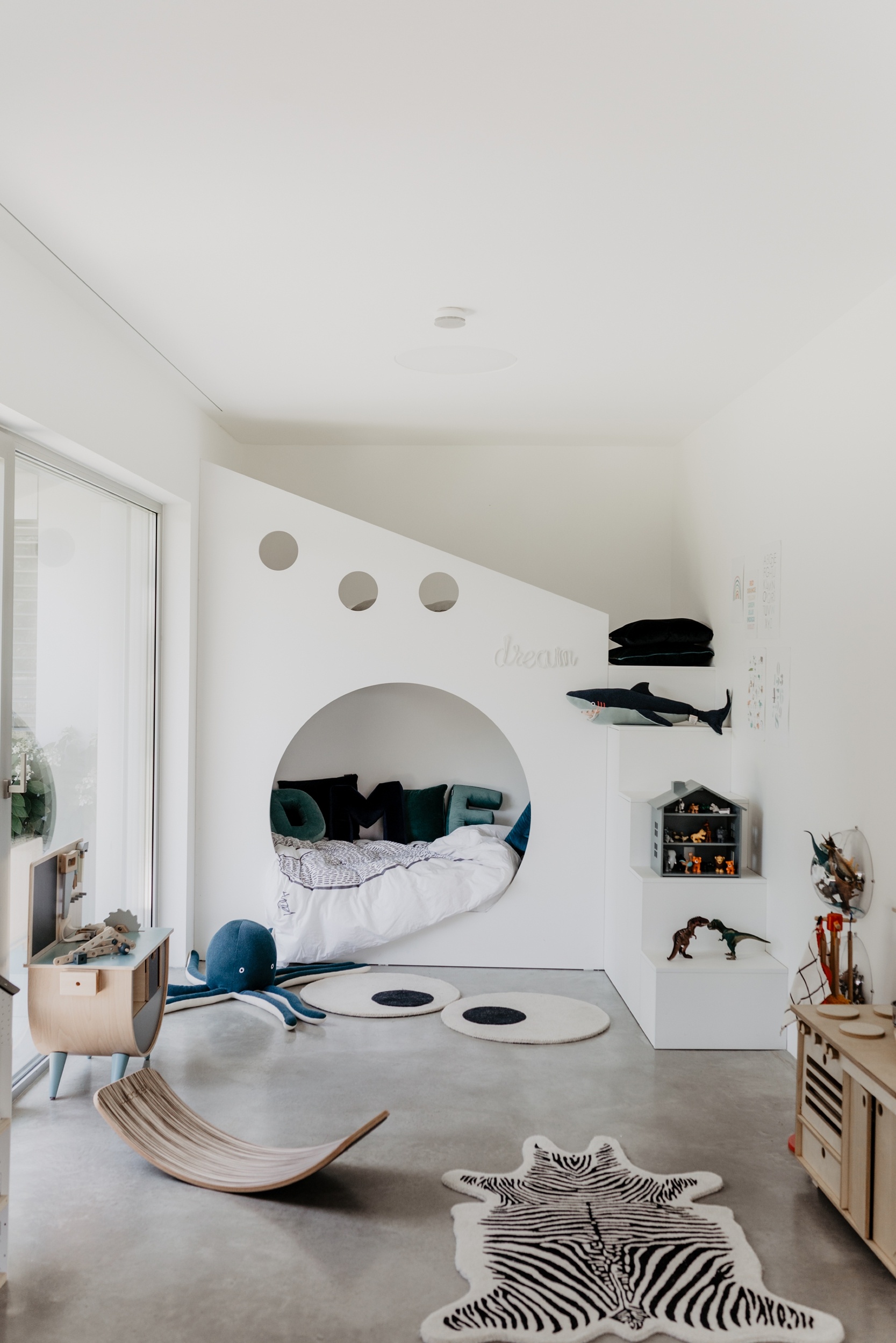 Kinderzimmertraum mit maßgeschneiderte Bett © Wiener Wohnsinn