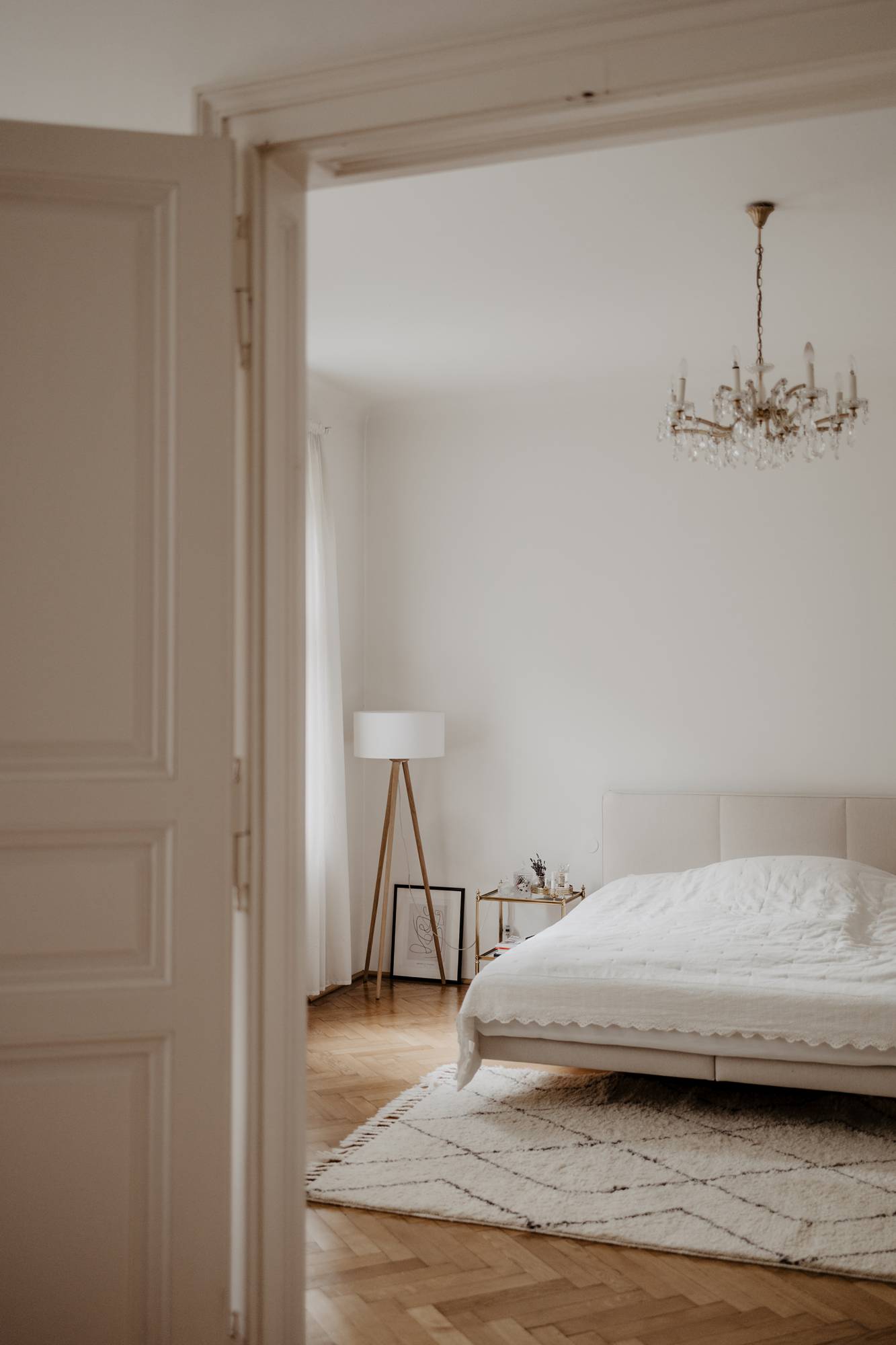 Schlafzimmer Inspiration in Beigetönen und mit viel Holz © Wiener Wohnsinn