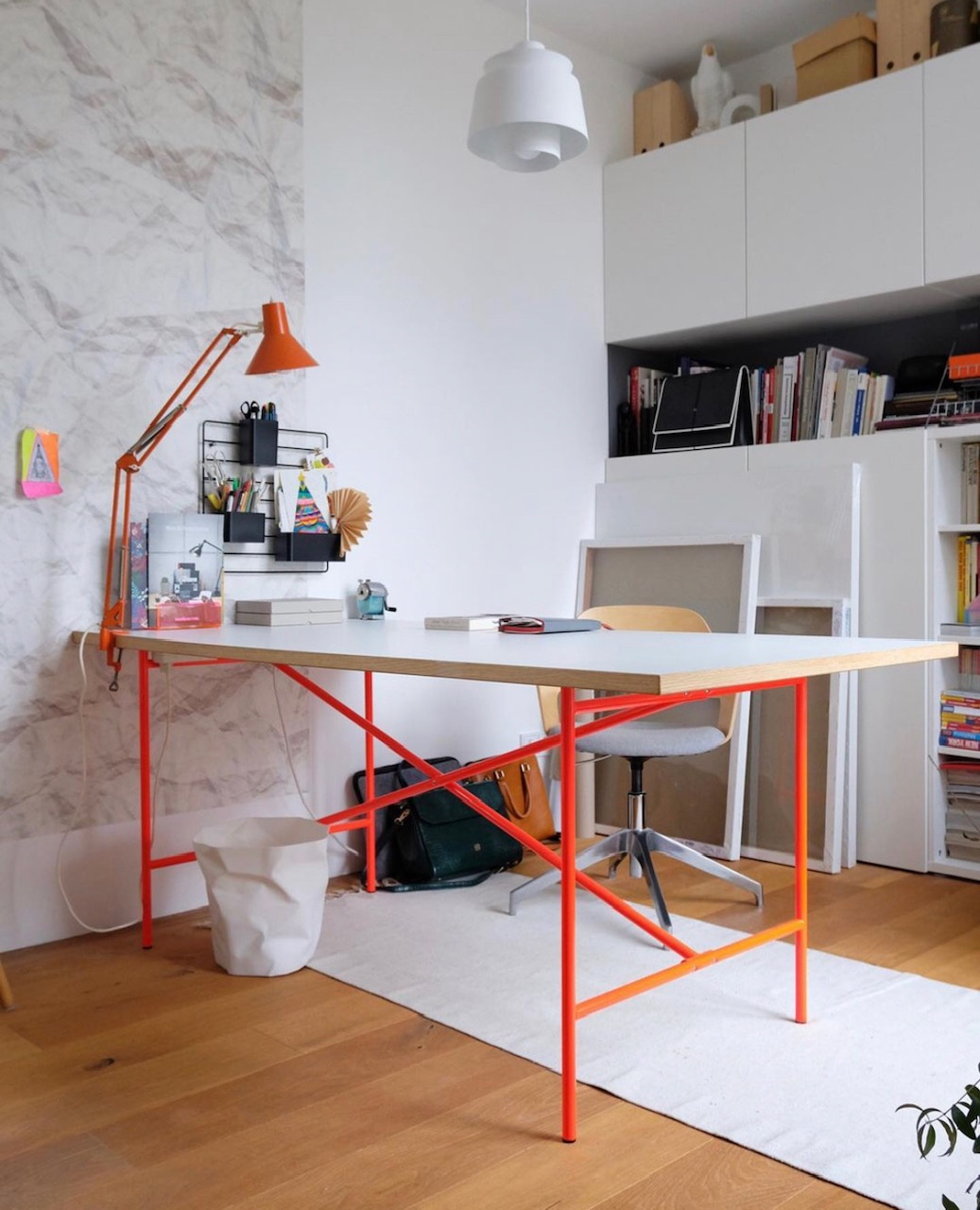 Neon Orange - Schreibtisch die Artige