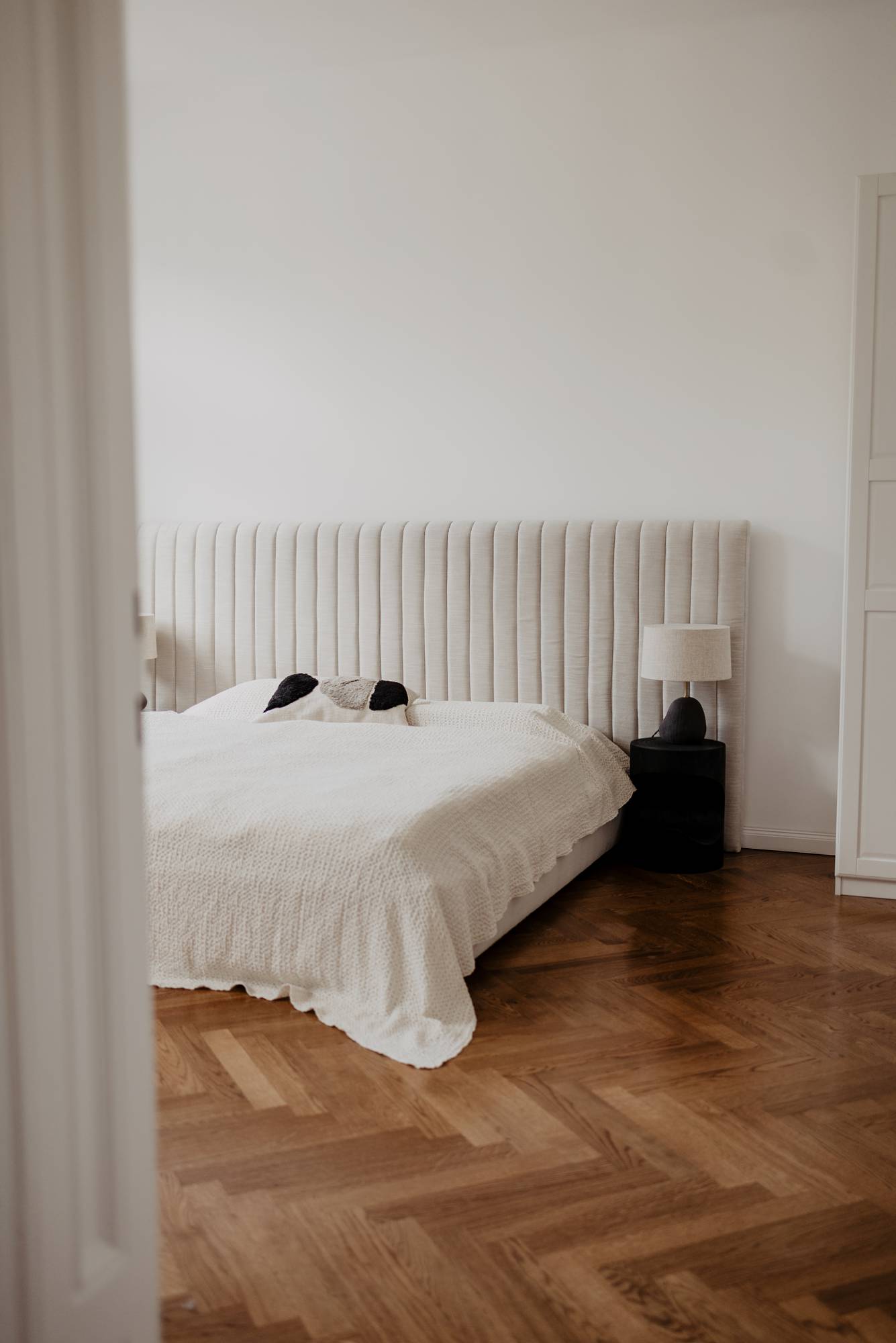 Master Bedroom - skandinavisches Design - Homestory Altbai Wien