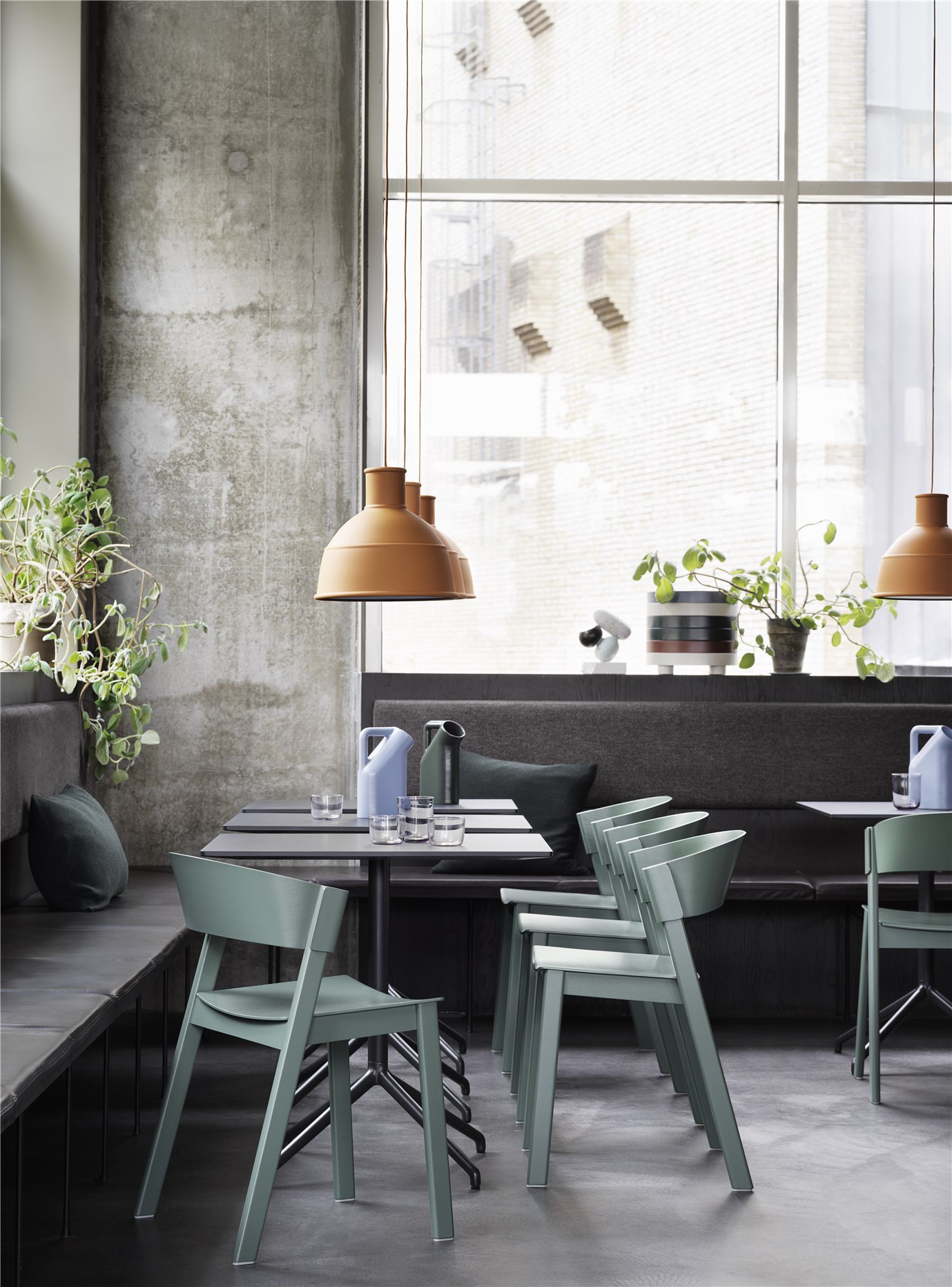 Stühle in Salbeigrün von Muuto Design - Wiener Wohnsinn Trendfarbe des Monats