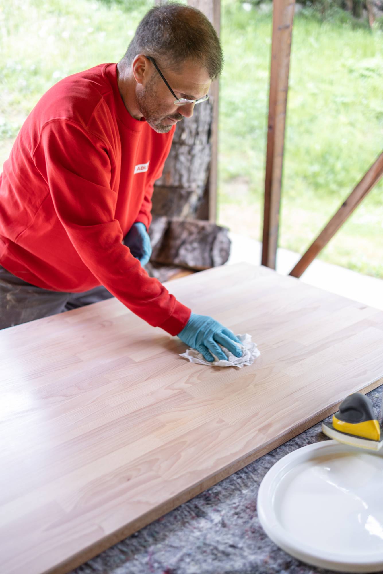 beanspruchte Holzplatte mit Legno Öl pflegen und entgilben