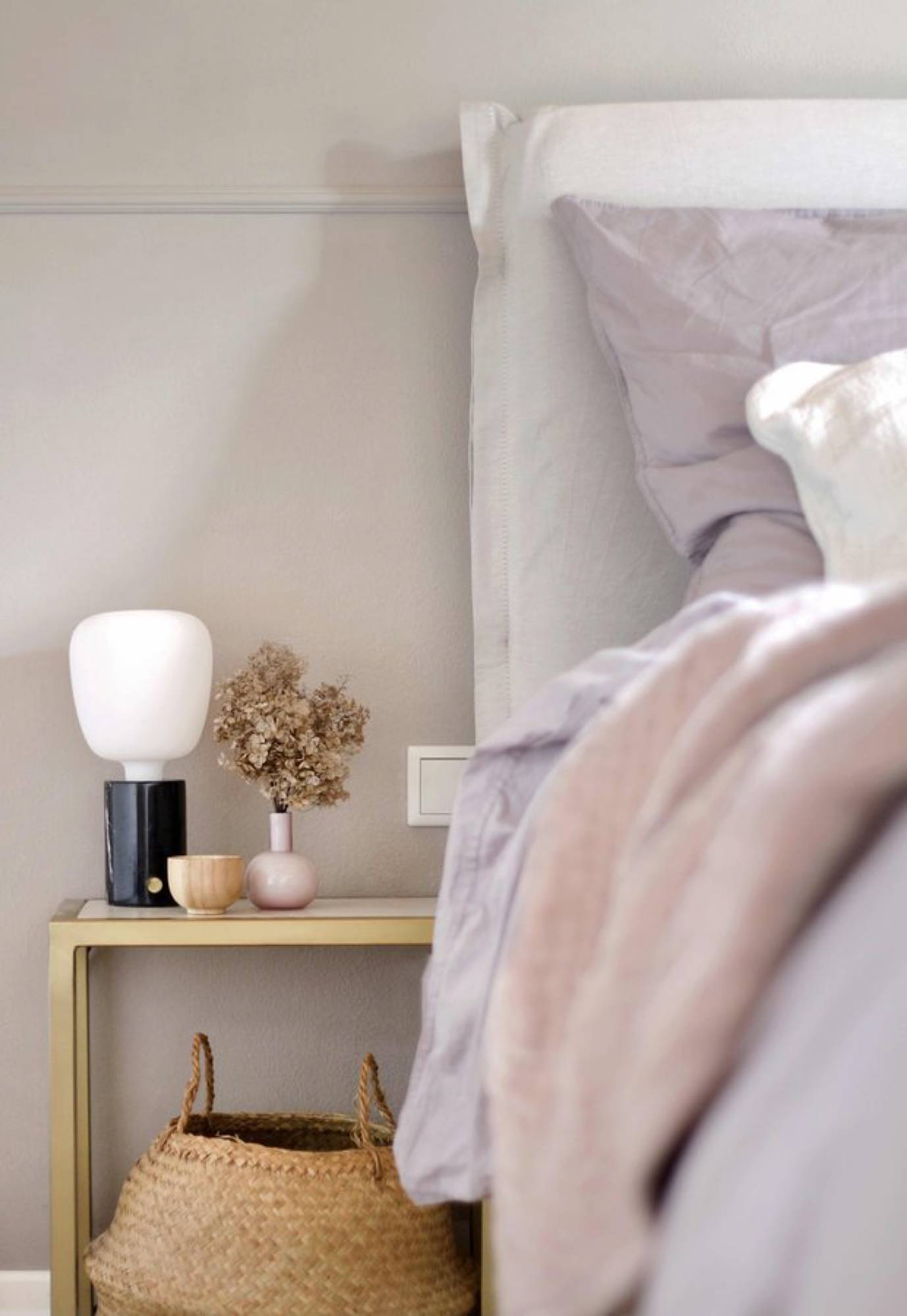 WOHNEN MIT DER TRENDFARBE FLIEDER - Farbe des Monats Juni