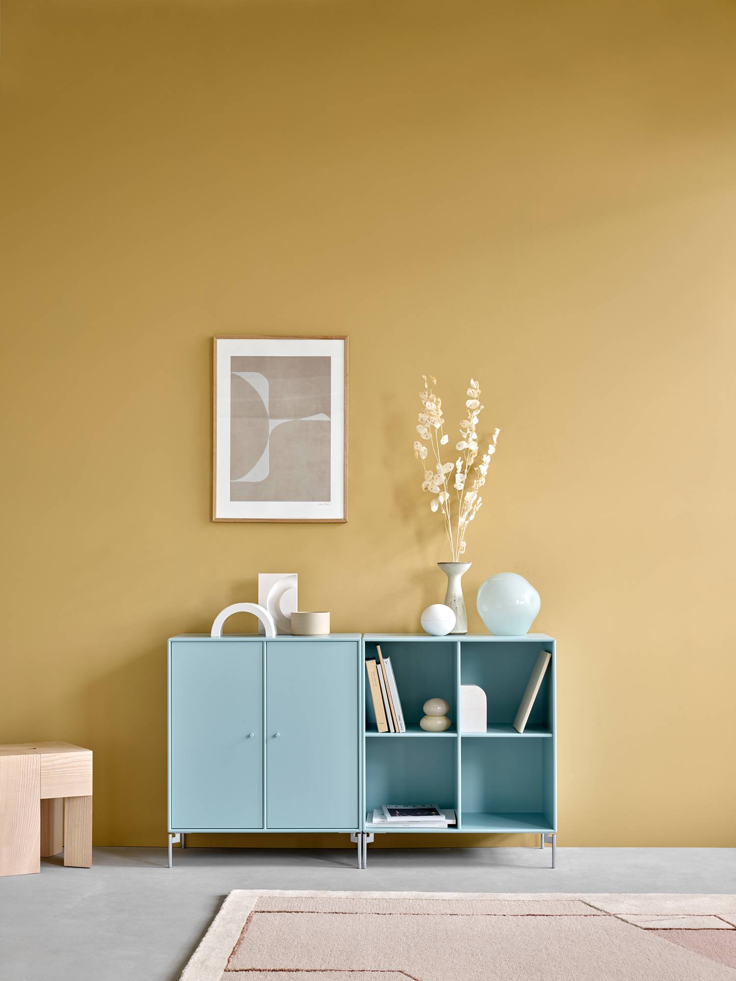 wohnen auf einer ebene Wohnen mit der trendfarbe hellblau-farbe des monats august