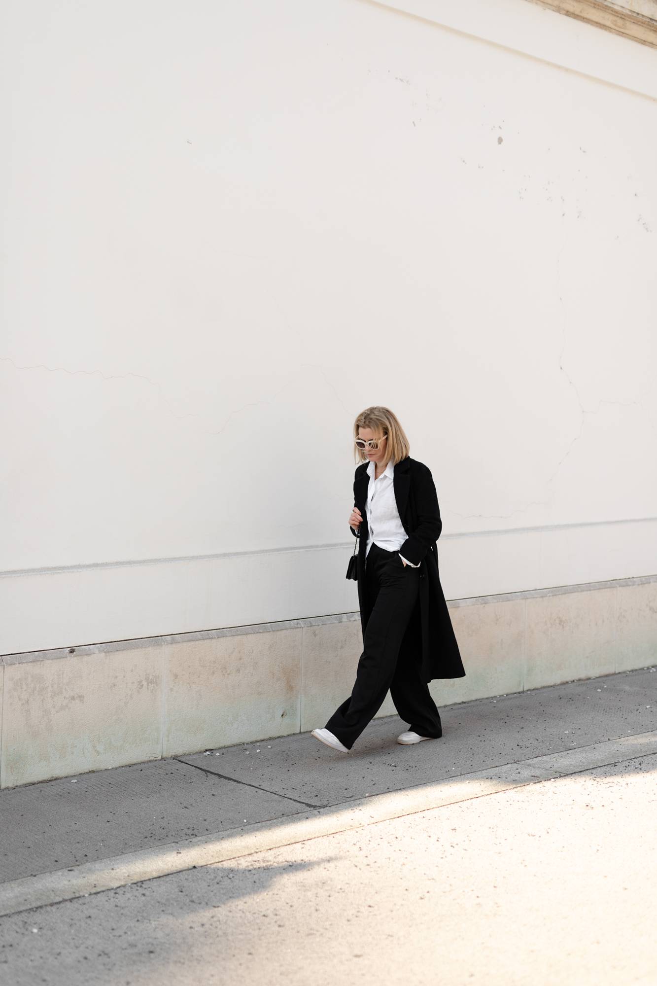 So gelingt eine zeitlose Capsule Wardrobe - AVA black Hose von Consches