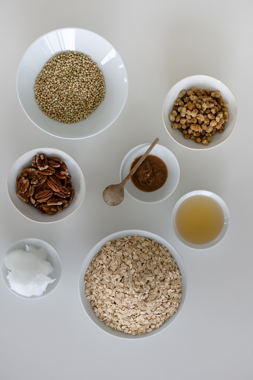knuspriges Dinkelgranola mit Pekannüssen und Maulbeeren © Wiener Wohnsinn