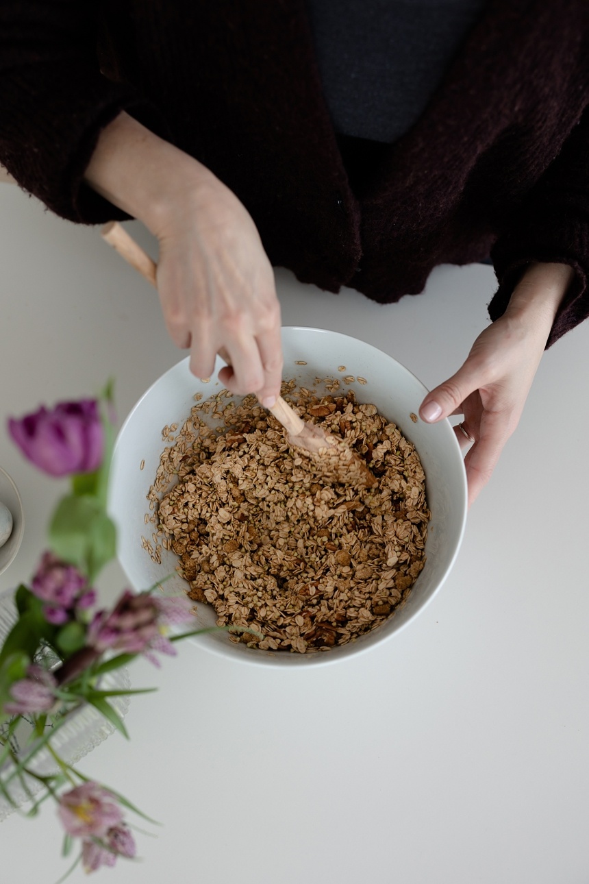 knuspriges Dinkelgranola mit Pekannüssen und Maulbeeren © Wiener Wohnsinn