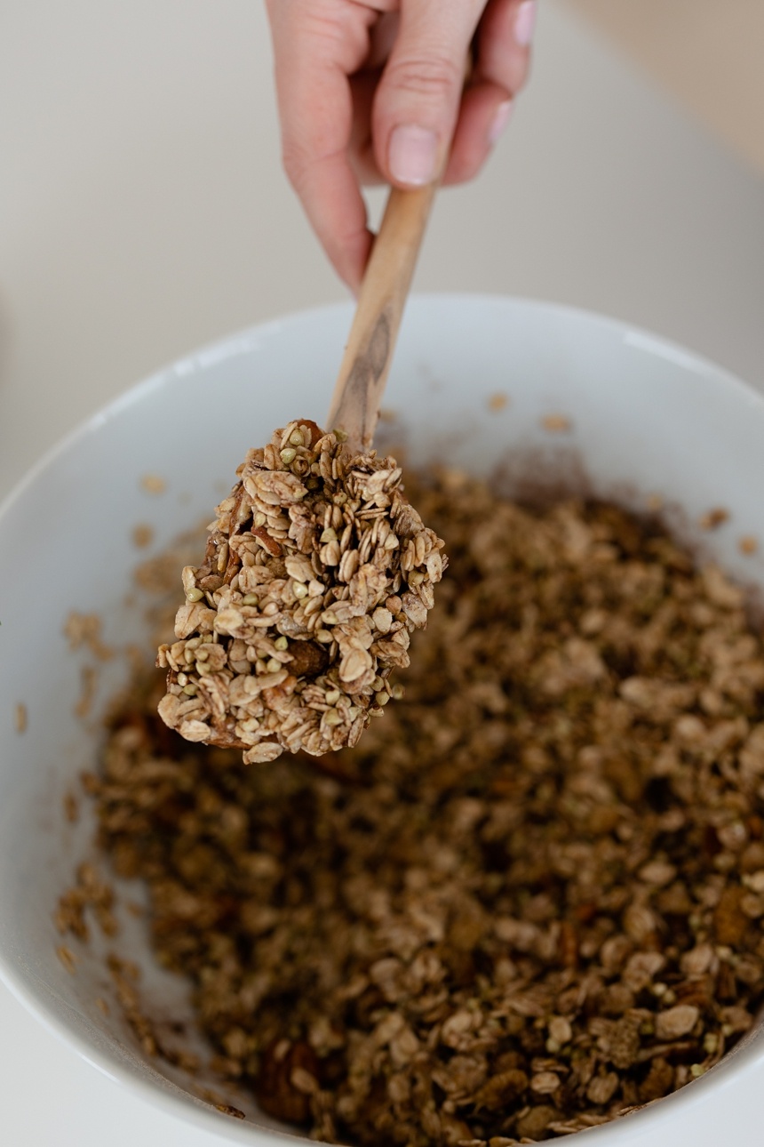 knuspriges Dinkelgranola mit Pekannüssen und Maulbeeren © Wiener Wohnsinn