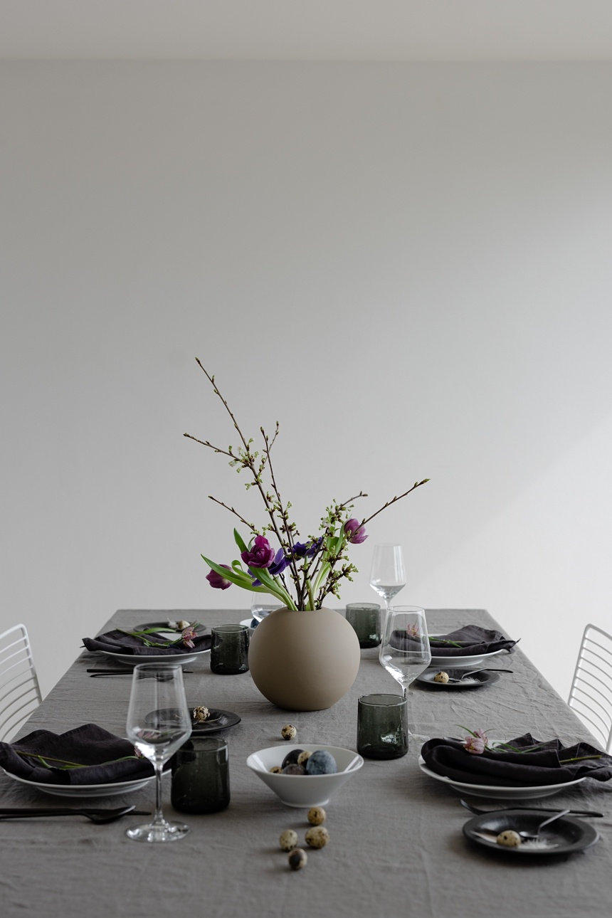 Moderne Osterinspiration in gedeckten Farben