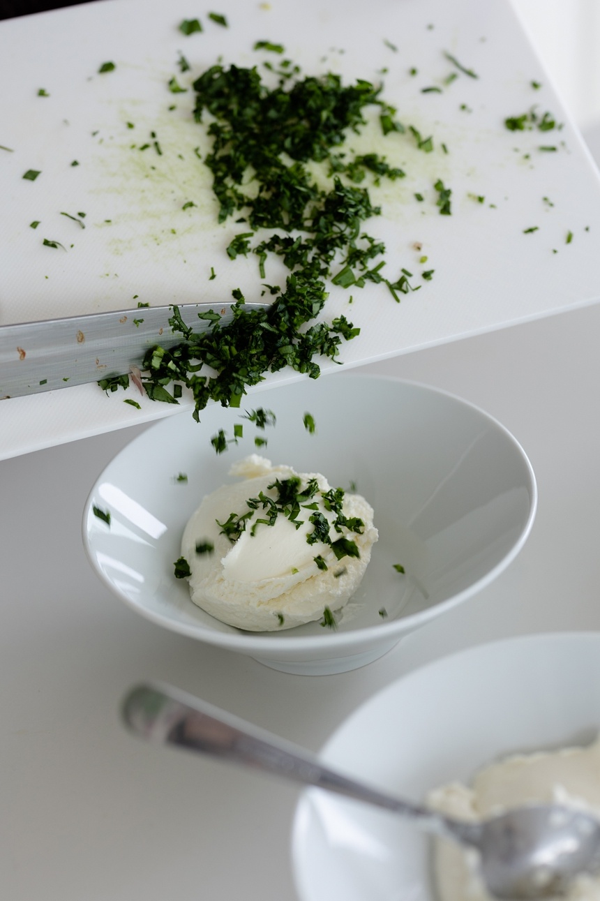 Osterbrunch Rezept - grünes Gemüse mit zweierlei Topfenaufstrich