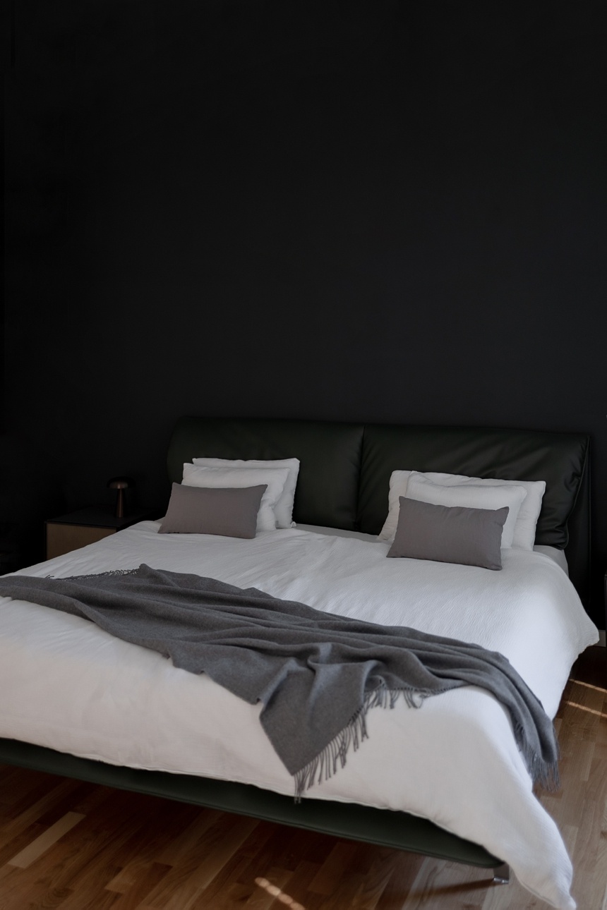 John-John Bed von Poltrona Frau © Wiener Wohnsinn