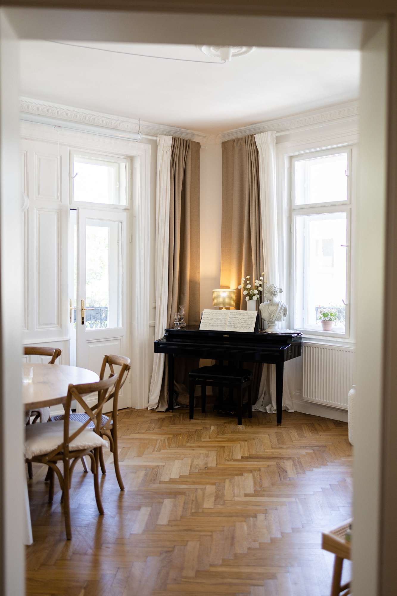 Flügel - Klavier im Wohn-Esszimmer - Wiener Wohnsinnige Homestory