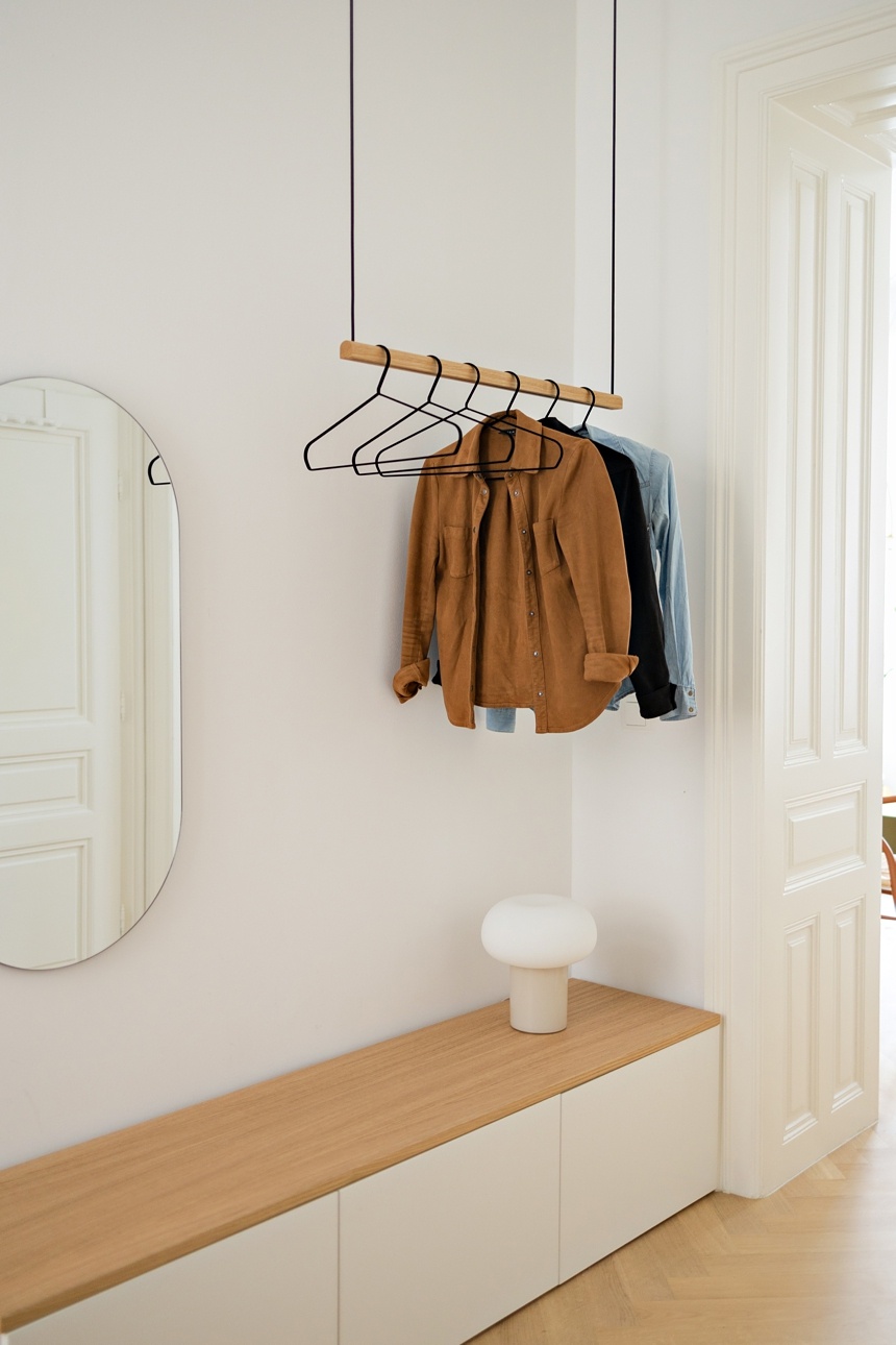 Eingangsbereich mit hängender Garderobe - Altbauwohnung Wien
